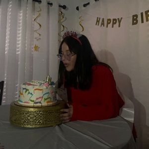 Meet your Posher, Mia